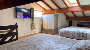 2 slaapkamers, een strijkplank/strijkijzer, reisbedje, gratis wifi