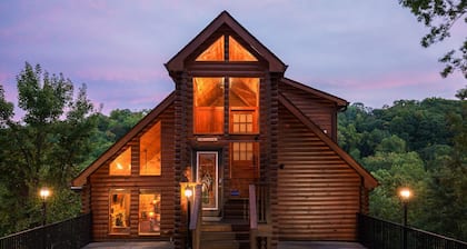 Chalet Village Log Cabin with Mountain Views! Easy Access and Flat Parking!