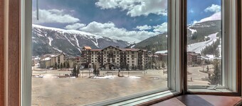 Copper Center Village. Newly renovated. Gas Fireplace. FREE Underground Parking.