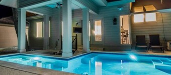 Heated Pool with Swim up Bar Short bike to beach Sea Pines Location