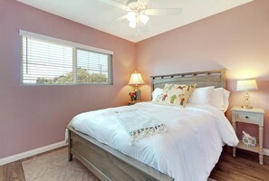 2 bedrooms, iron/ironing board, free WiFi, bed sheets