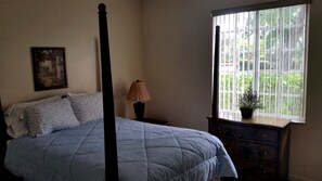 3 habitaciones, tabla de planchar con plancha, internet y ropa de cama