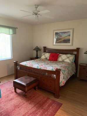 3 slaapkamers, een strijkplank/strijkijzer, internet, beddengoed