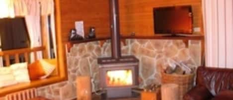 Casa, 3 habitaciones | Área de sala de estar | Televisión de pantalla plana, chimenea y reproductor de DVD