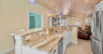 KOSKEVA BEACH BUNGALOW • RATKAISEN RATKAISEN RANNATTA!