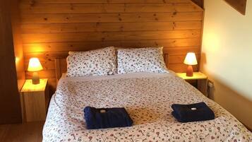 Apartment, 1 Bedroom | 1 bedroom, cots/infant beds, bed sheets