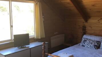 Apartment, 1 Bedroom | 1 bedroom, cots/infant beds, bed sheets