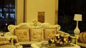 Lobby sitting area - Paragon Holiday Hotel (Zhuhai)