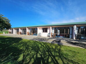 Exterior - Karamea Hotel (Karamea)