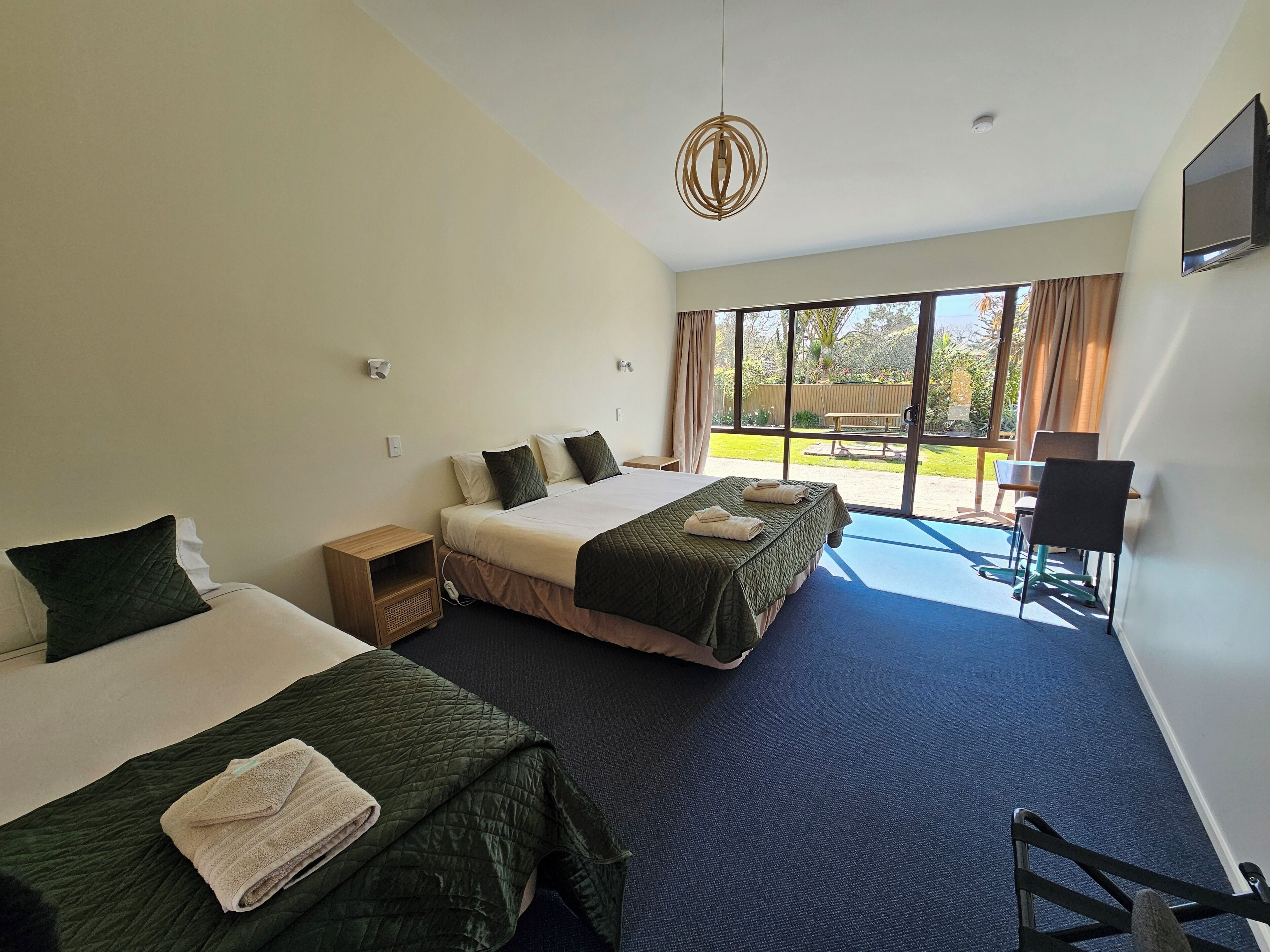 King / Triple Studio | Individually decorated, individually furnished, free cribs/infant beds