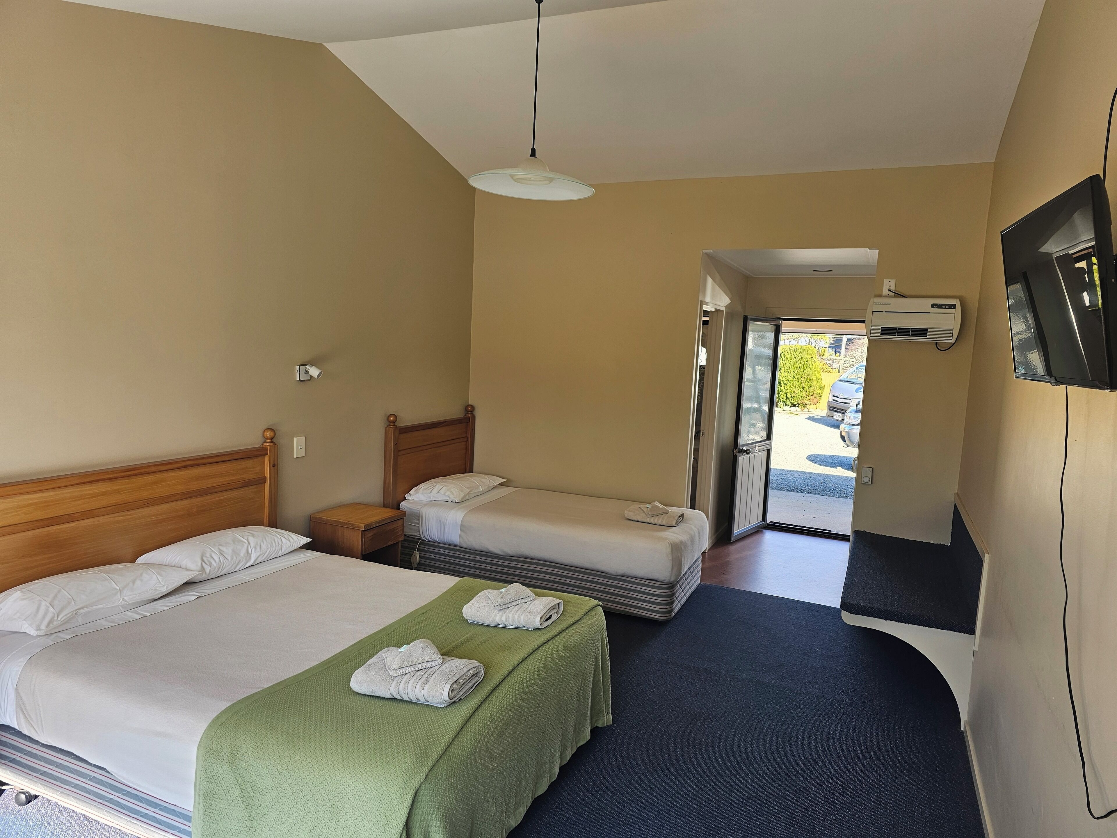 Queen + Single Studio | Individually decorated, individually furnished, rollaway beds, free WiFi