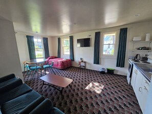 Self-Contained Two Bedroom | Private kitchen | Fridge, microwave, electric kettle, toaster - Karamea Hotel (Karamea)