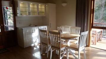 House, 2 Bedrooms | In-room dining