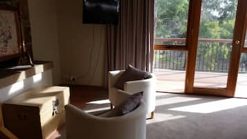 House, 2 Bedrooms | Living area | Flat-screen TV, fireplace, DVD player
