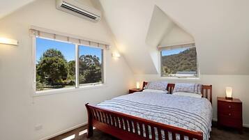 Ferienhaus, 4 Schlafzimmer | 4 Schlafzimmer, schallisolierte Zimmer, Bügeleisen/Bügelbrett