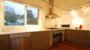 House, 4 Bedrooms | 4 bedrooms, soundproofing, iron/ironing board, cribs/infant beds