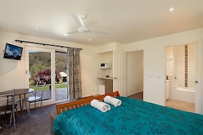 4 bedrooms, soundproofing, iron/ironing board, cribs/infant beds