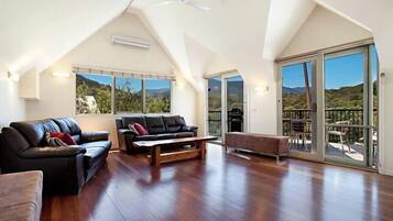 House, 4 Bedrooms | 4 bedrooms, soundproofing, iron/ironing board, cots/infant beds