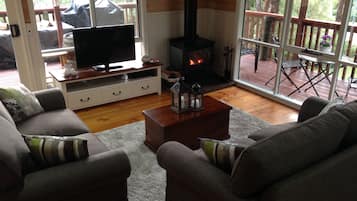 House, 2 Bedrooms | Living room | Flat-screen TV, fireplace, DVD player