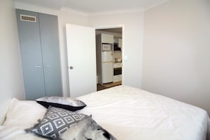City Apartment | 2 bedrooms, premium bedding, desk, iron/ironing board