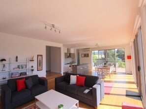 House, 3 Bedrooms | Living area | Flat-screen TV, fireplace, DVD player - Stirling View (Merrijig)
