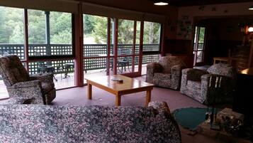 House, 3 Bedrooms | Living area | Flat-screen TV, fireplace