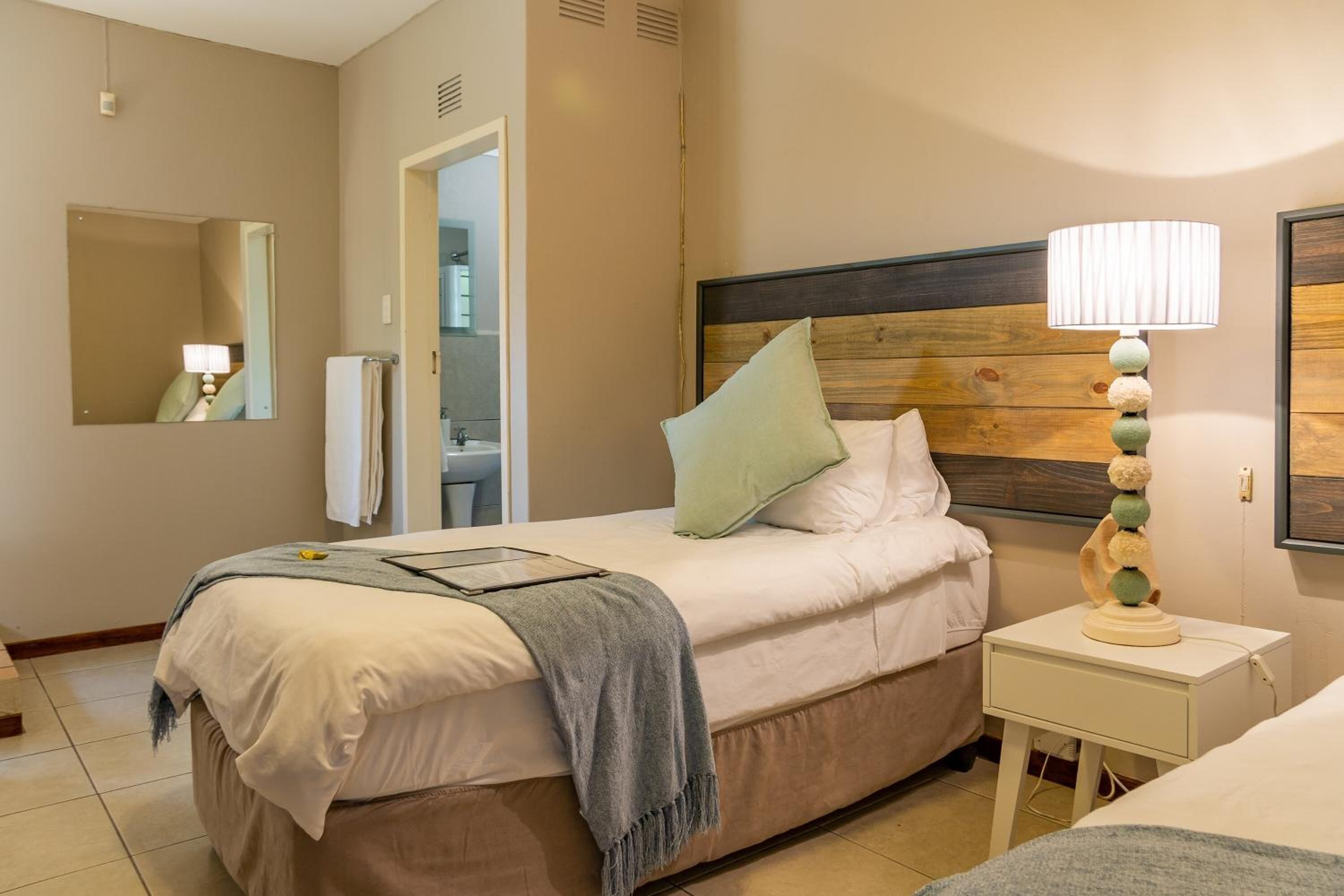 Photo - Faraway Lodge