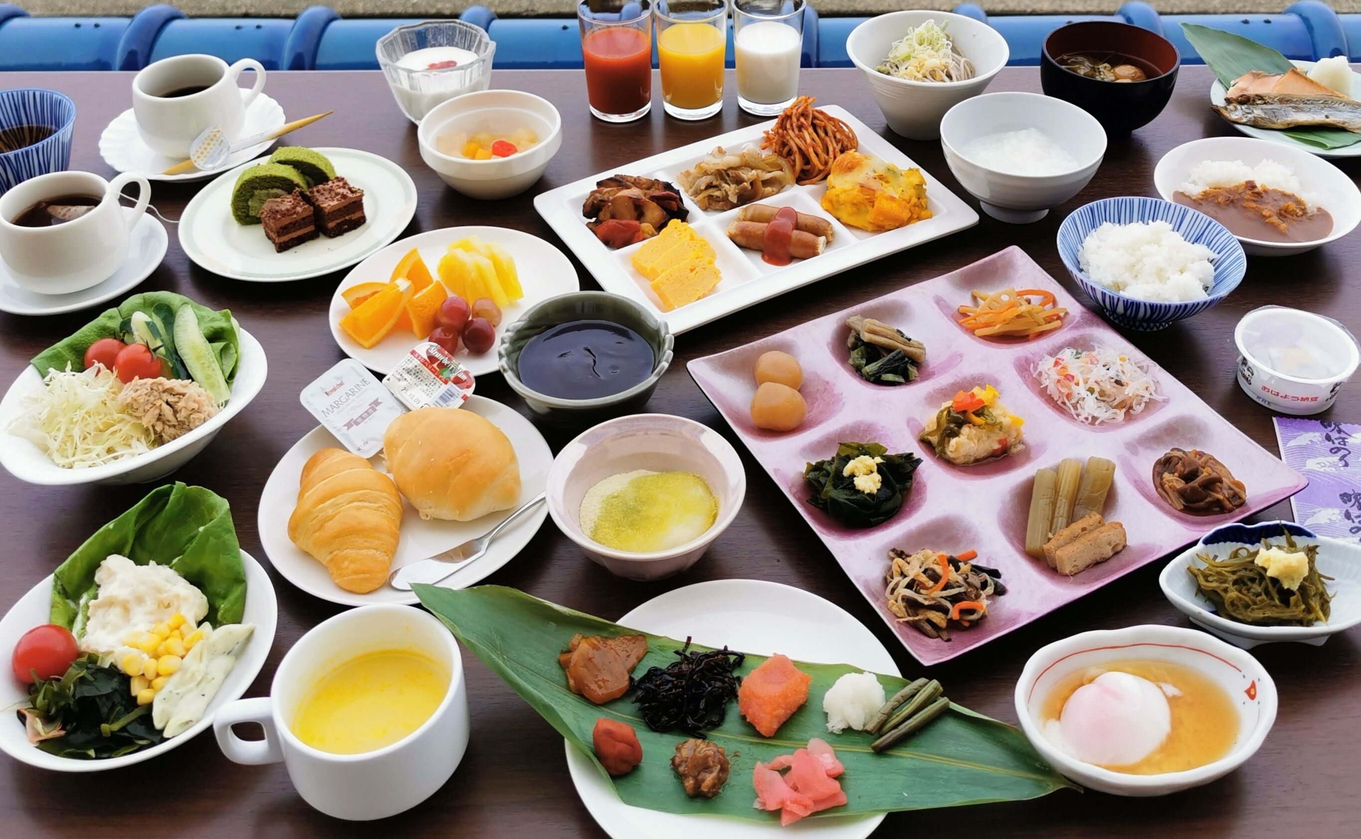 每日供应自助式早餐（每人 JPY 1100）