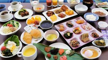 Daily buffet breakfast (JPY 1100 per person)