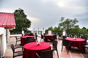 Terrace/patio - Indraprastha Resort Dalhousie (Dalhousie)