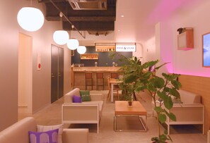 Lobby lounge - &And Hostel Akihabara (Tokyo)