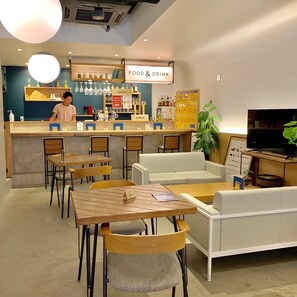 Bar (on property) - &And Hostel Akihabara (Tokyo)