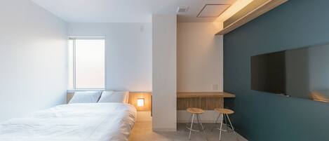 Laptop workspace, blackout drapes, free WiFi, bed sheets