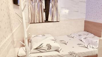 Standard Room | Desk, rollaway beds, free WiFi