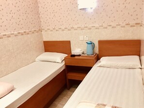 Standard Twin Room | Desk, rollaway beds (surcharge), WiFi (free) - New Style Guest House (Hong Kong)