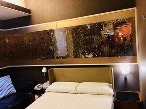 Standard Oda | Masa, portatif/ilave yatak, ücretsiz kablosuz İnternet