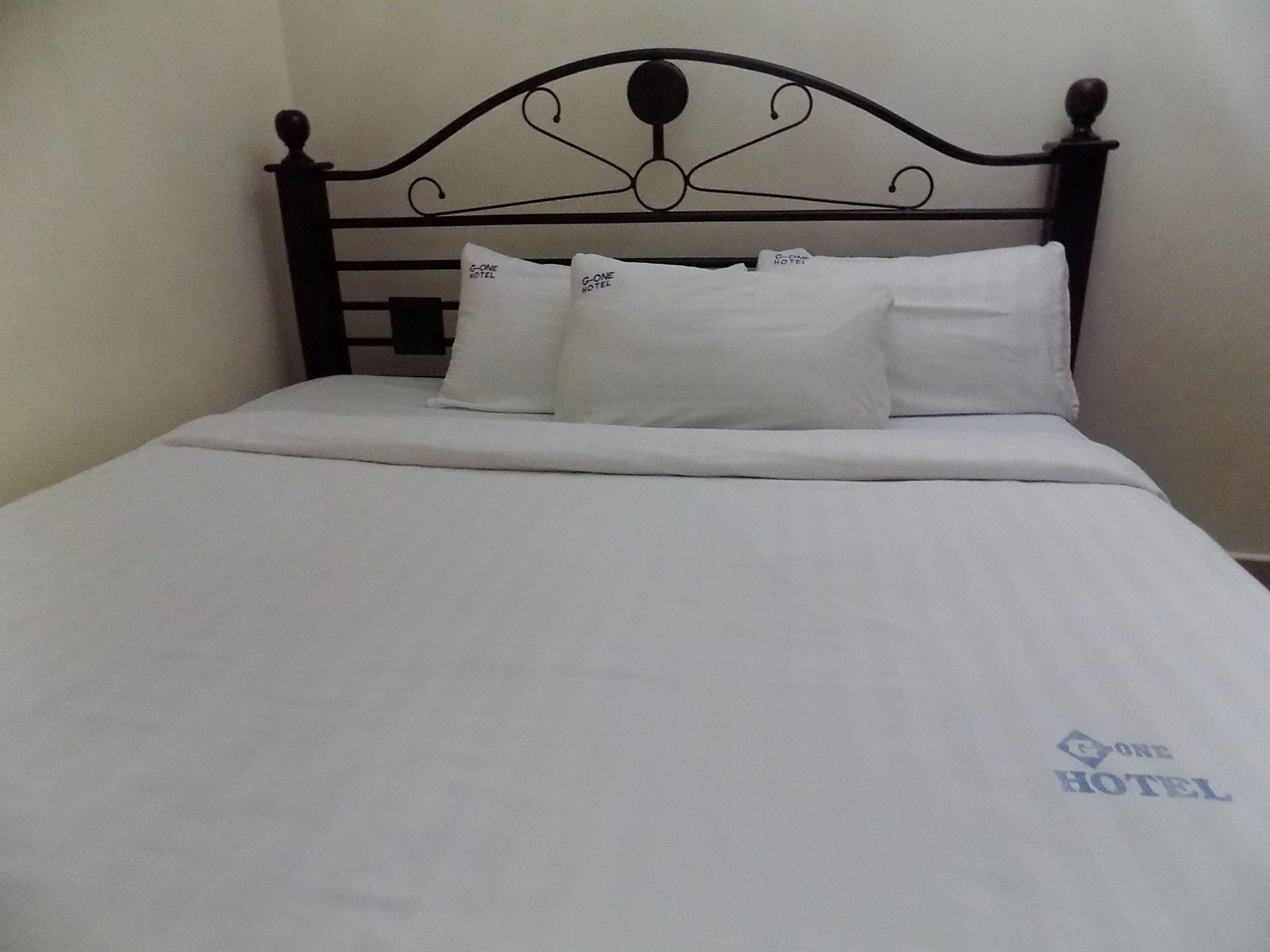 Bureau, chambres insonorisées, Wi-Fi gratuit, draps fournis