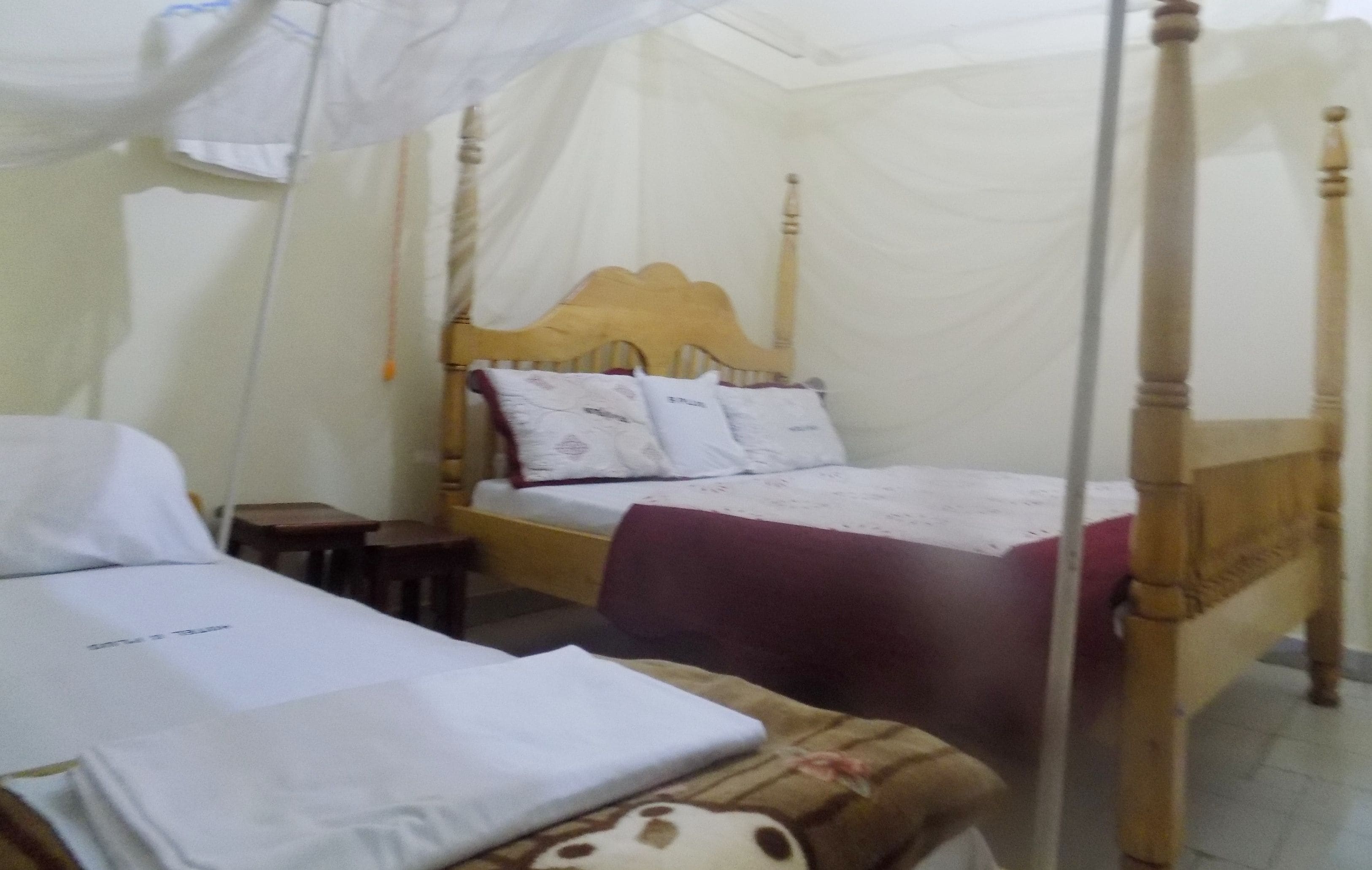 Comfort Twin Room | Desk