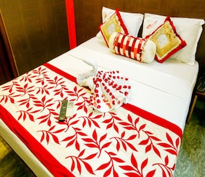 Elite Room | Desk, free WiFi, bed sheets