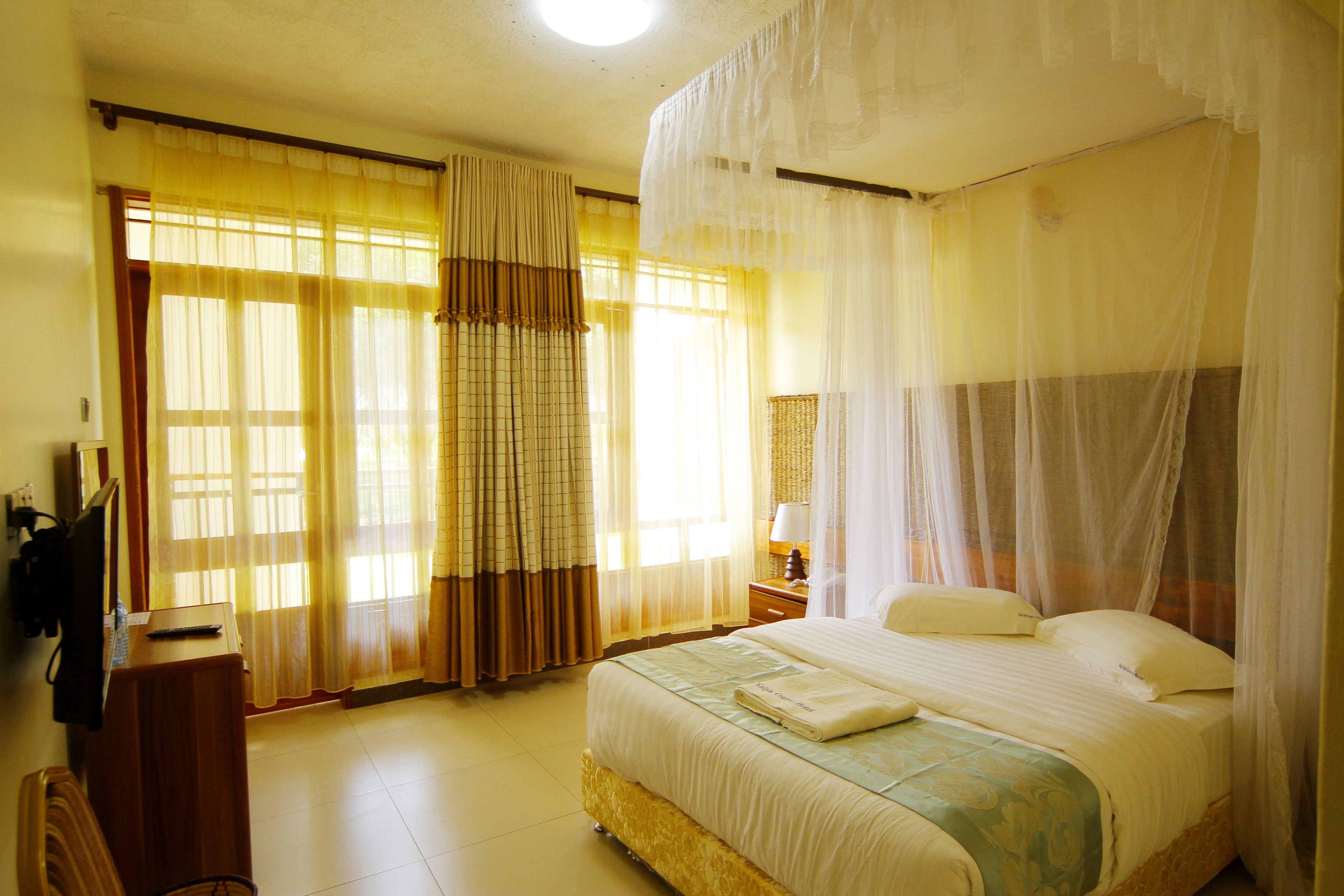 Executive Double Room, Garden View | In-room safe, desk, free WiFi, bed sheets
