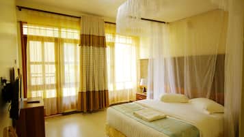 Executive Double Room, Garden View | In-room safe, desk, free WiFi, bed sheets