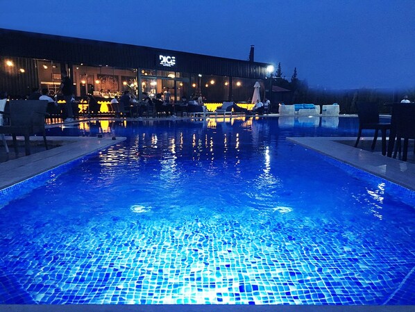 Kolam renang outdoor
