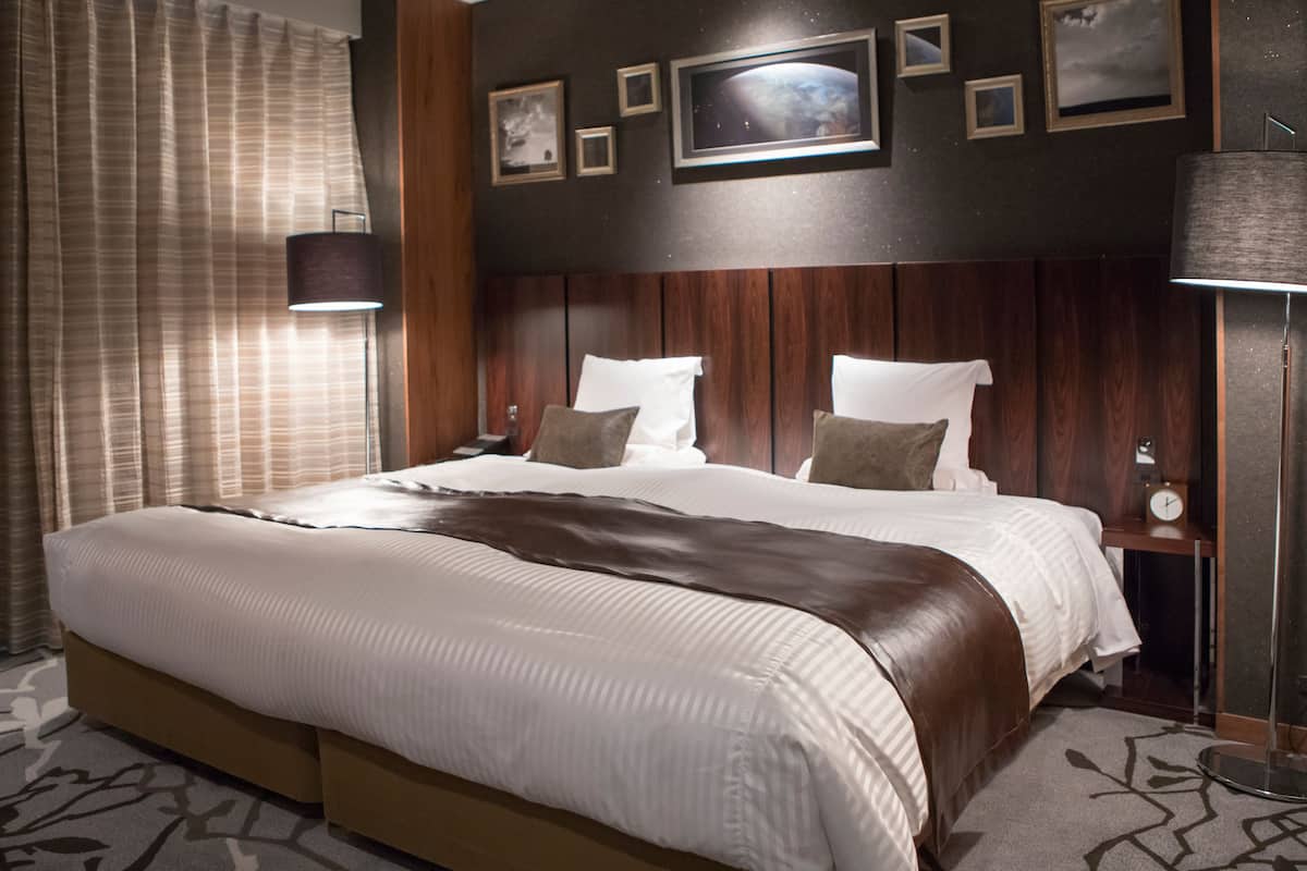 premier suite, non smoking | in-room safe, desk, blackout curtains, soundproofing