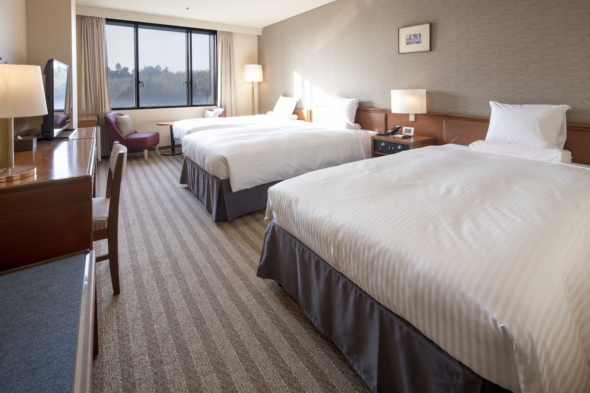 Standard Triple Room, Non Smoking (2 Single Beds, 1 Extra Bed) | In-room safe, desk, blackout curtains, soundproofing