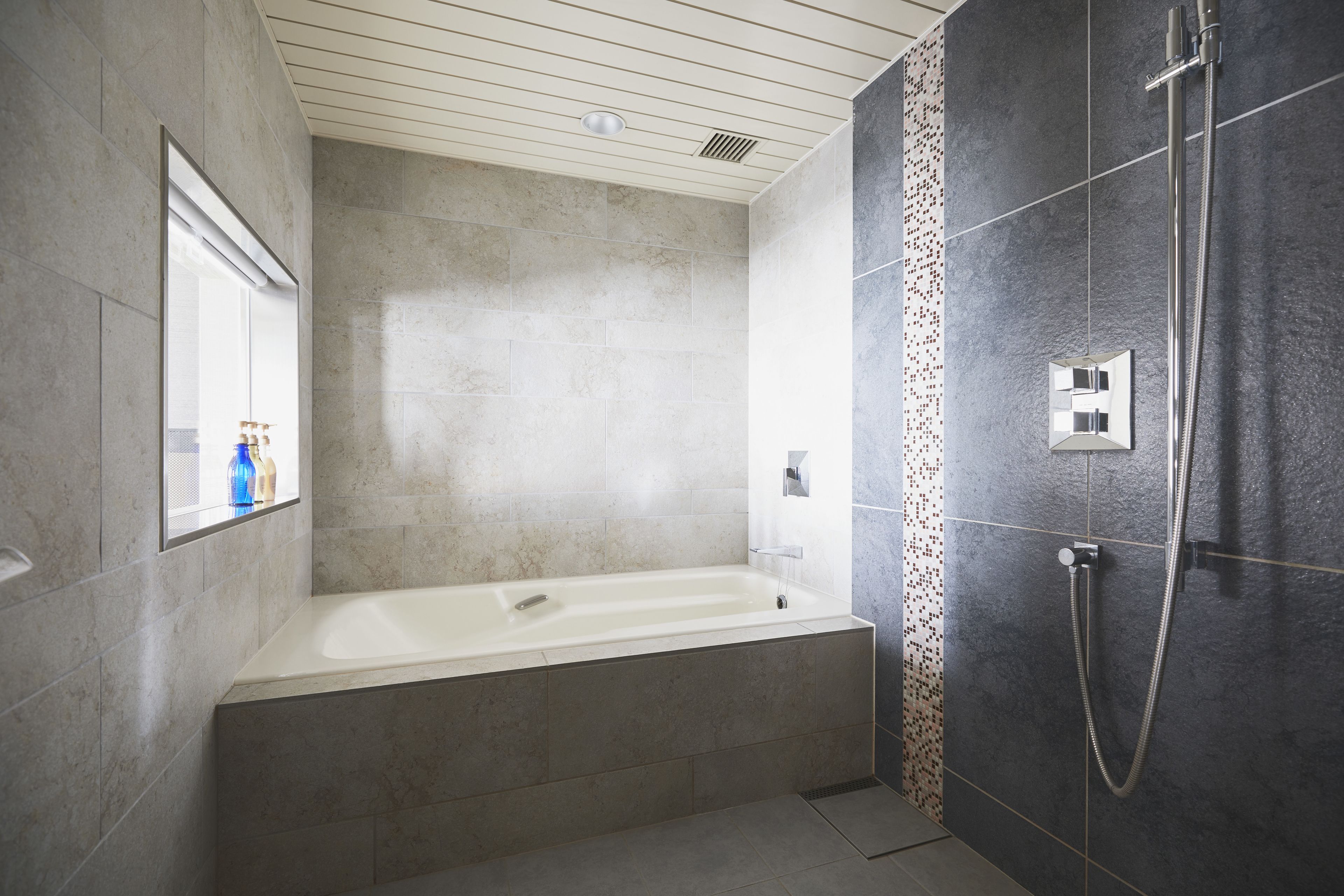 combined shower/bathtub, free toiletries, hair dryer, slippers