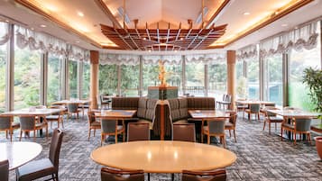 Daily buffet breakfast (JPY 2420 per person)