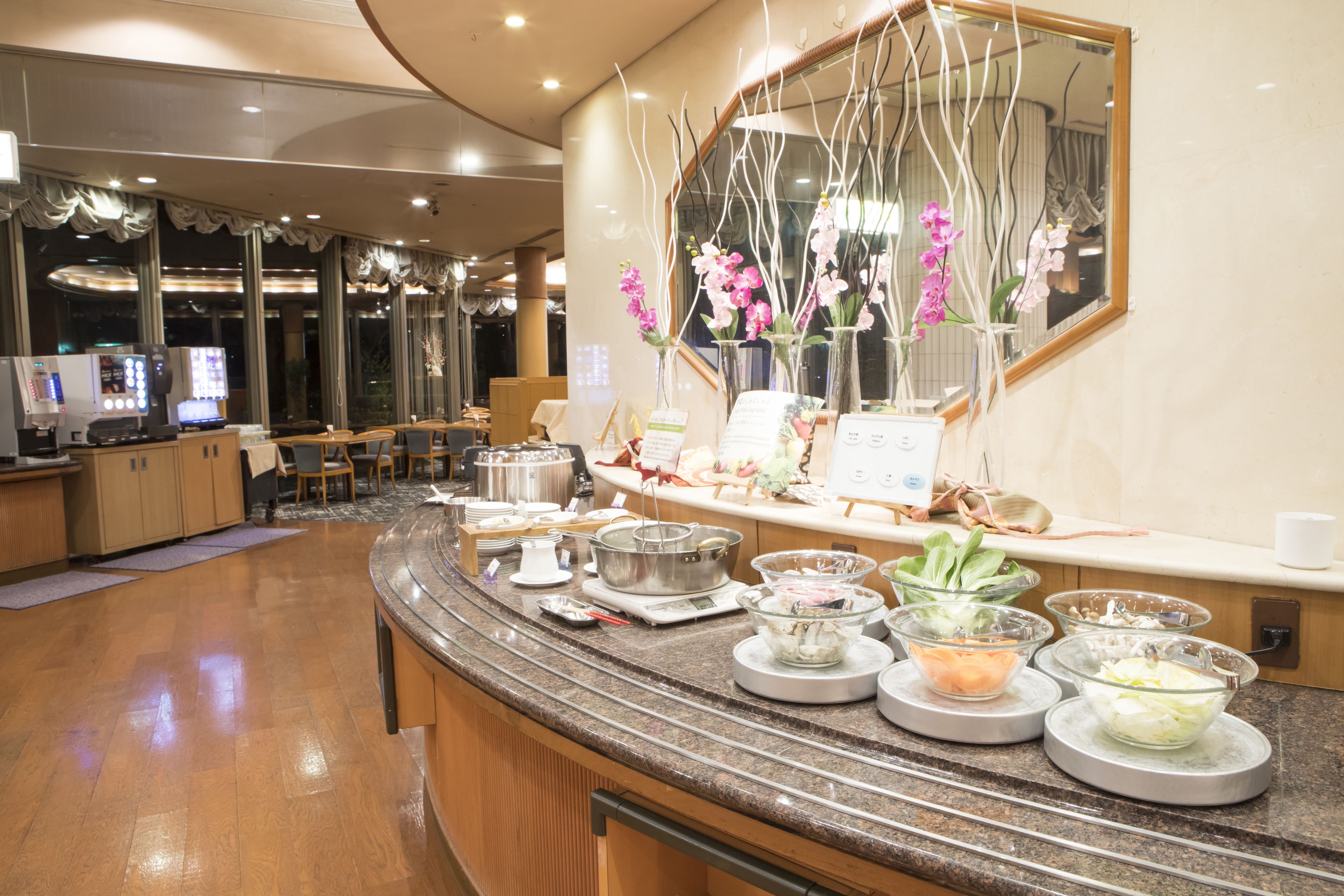 daily buffet breakfast (jpy 2420 per person)