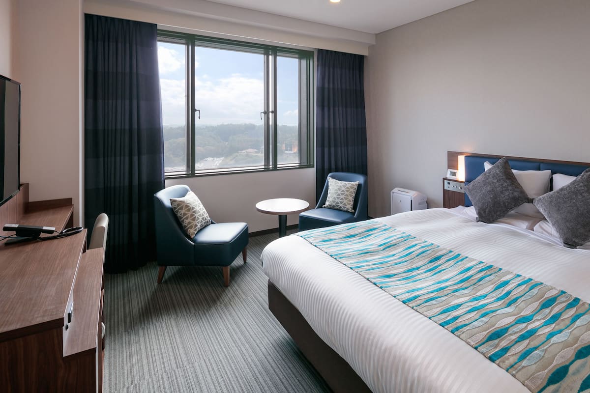 Superior Queen Room, Non Smoking | In-room safe, desk, blackout curtains, soundproofing