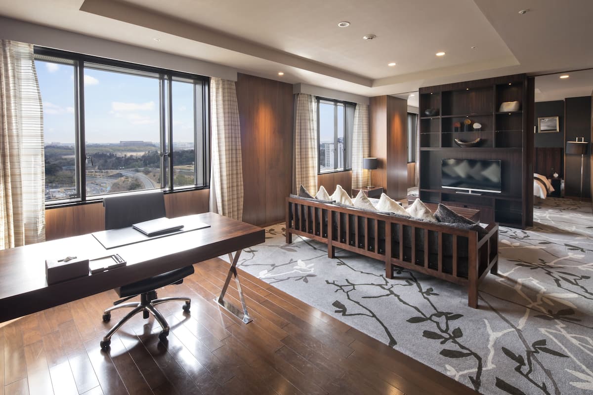 Premier Suite, Non Smoking | In-room safe, desk, blackout curtains, soundproofing
