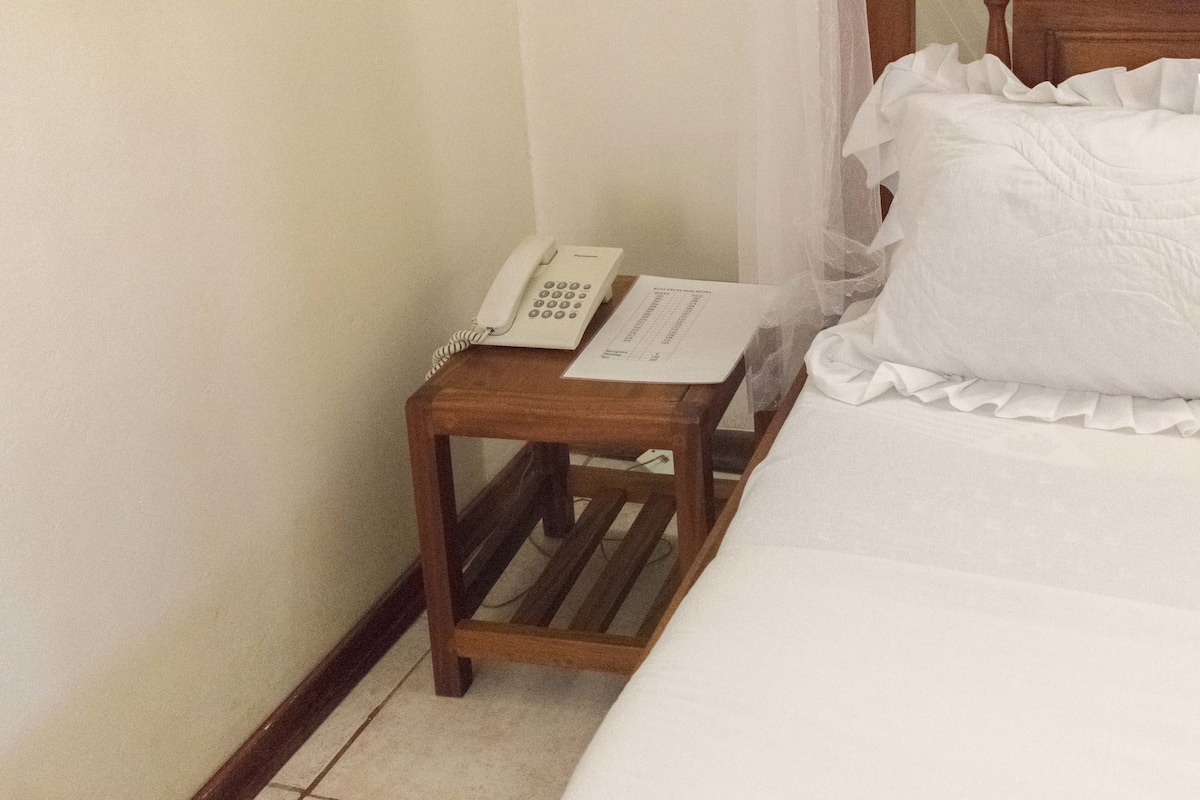 Family Room | In-room safe, desk, free WiFi